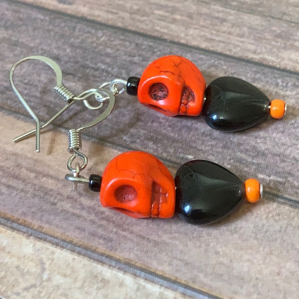 Black Heart Shape 🖤  skull delicate earrings
